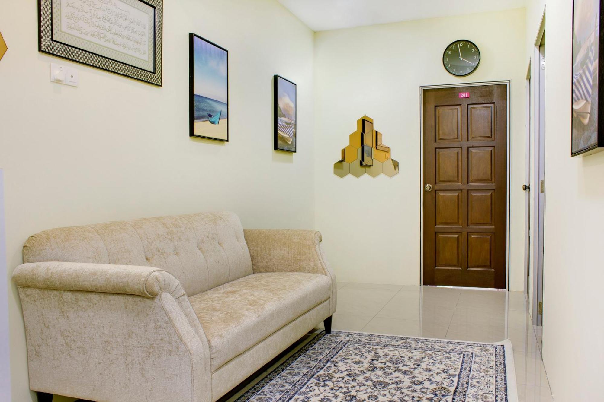Oyo 90090 Roselyn Inn 2 Pasir Gudang Zewnętrze zdjęcie