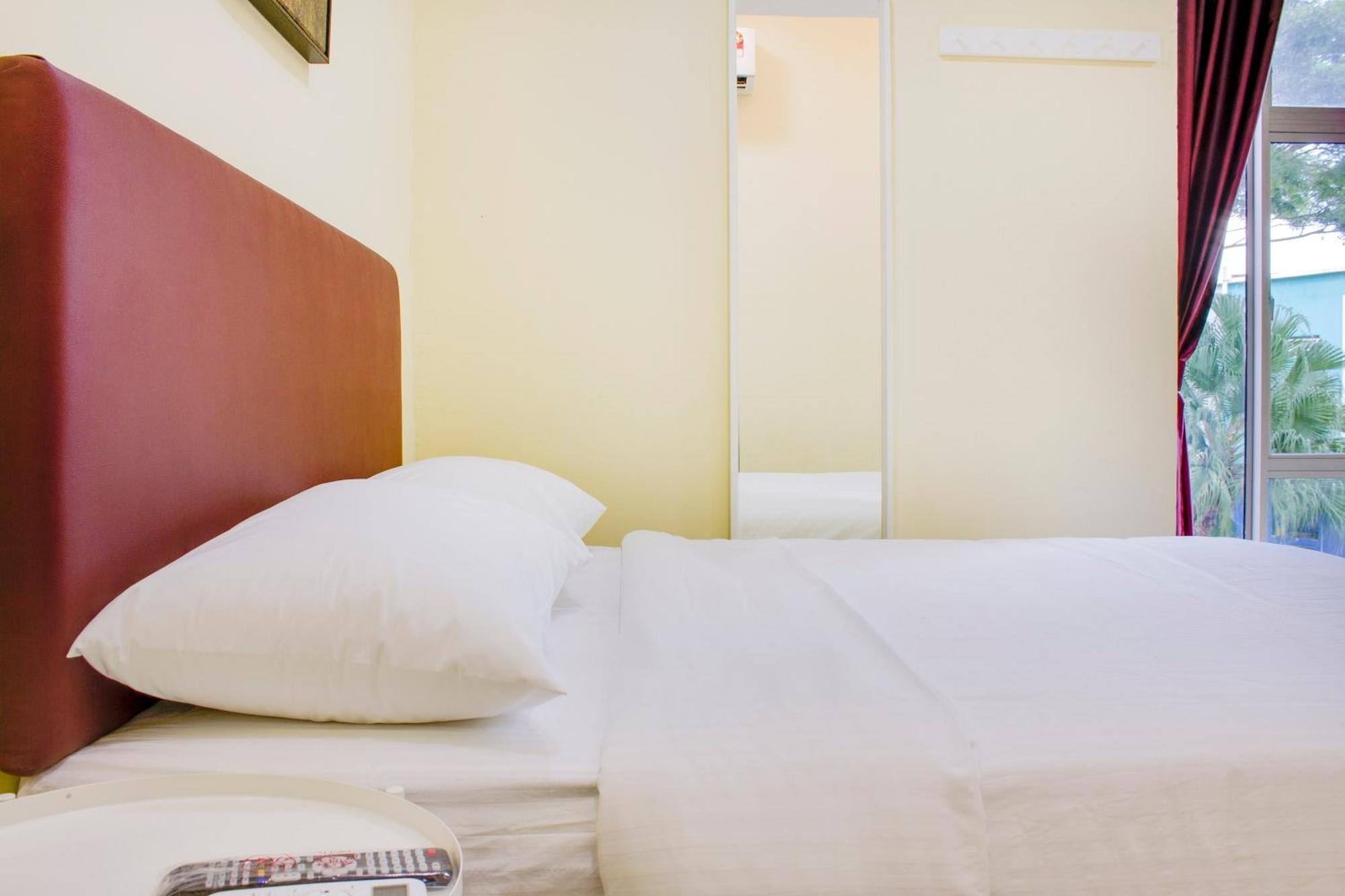 Oyo 90090 Roselyn Inn 2 Pasir Gudang Zewnętrze zdjęcie